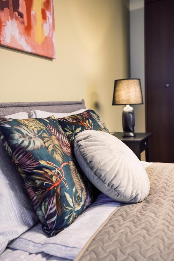 Rothko Apartment/8 Guests/4Bedrooms/Riga Old Town Luaran gambar