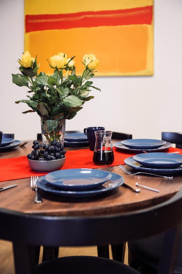 Rothko Apartment/8 Guests/4Bedrooms/Riga Old Town Luaran gambar